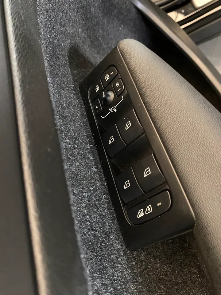 Vehicle image 34