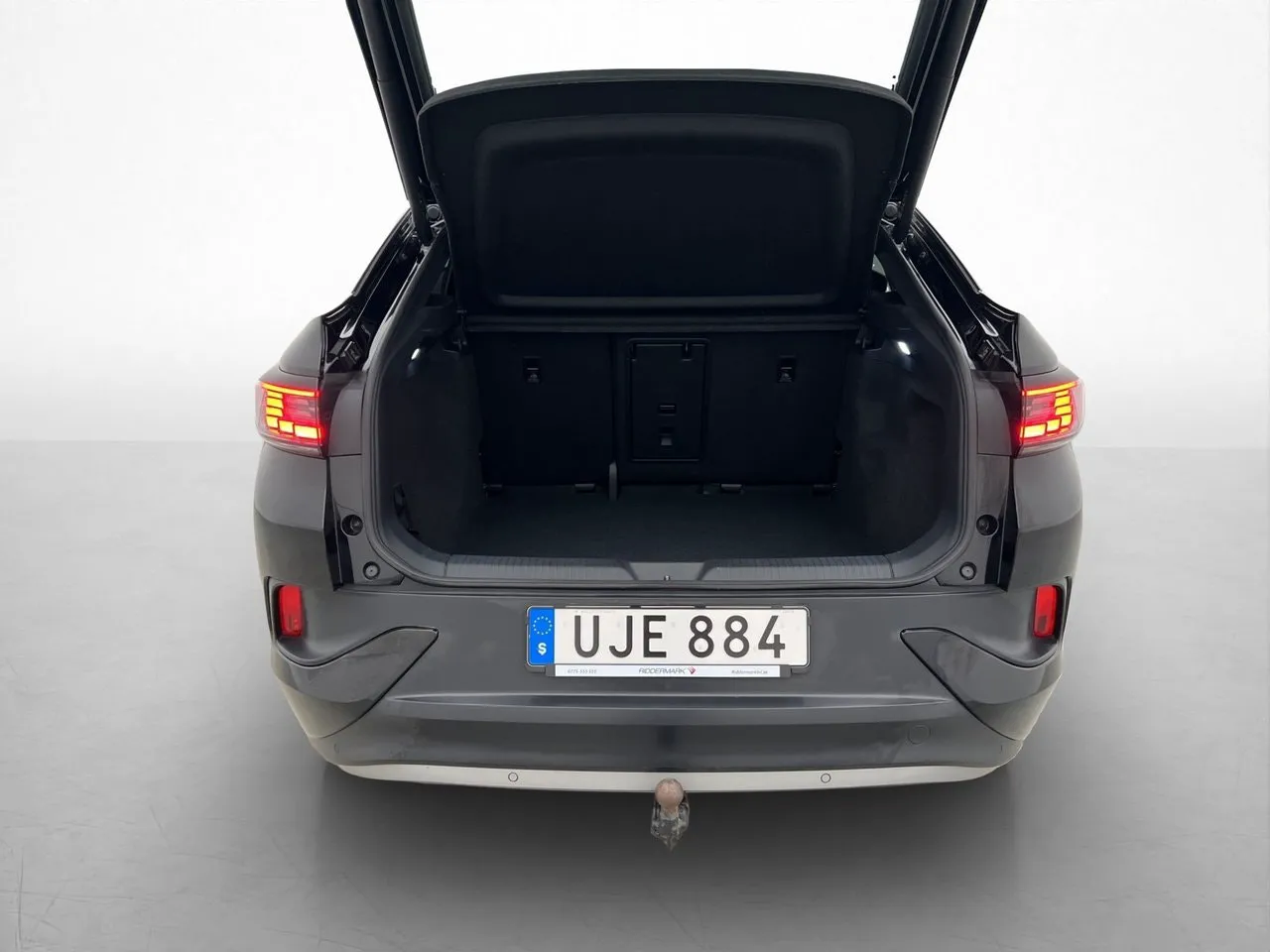 Vehicle image 32