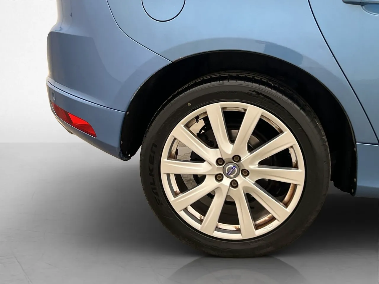 Vehicle image 30