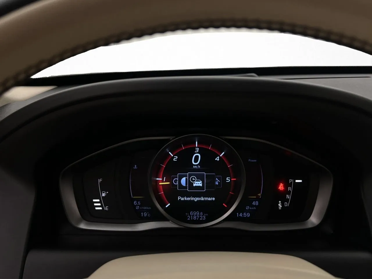 Vehicle image 18