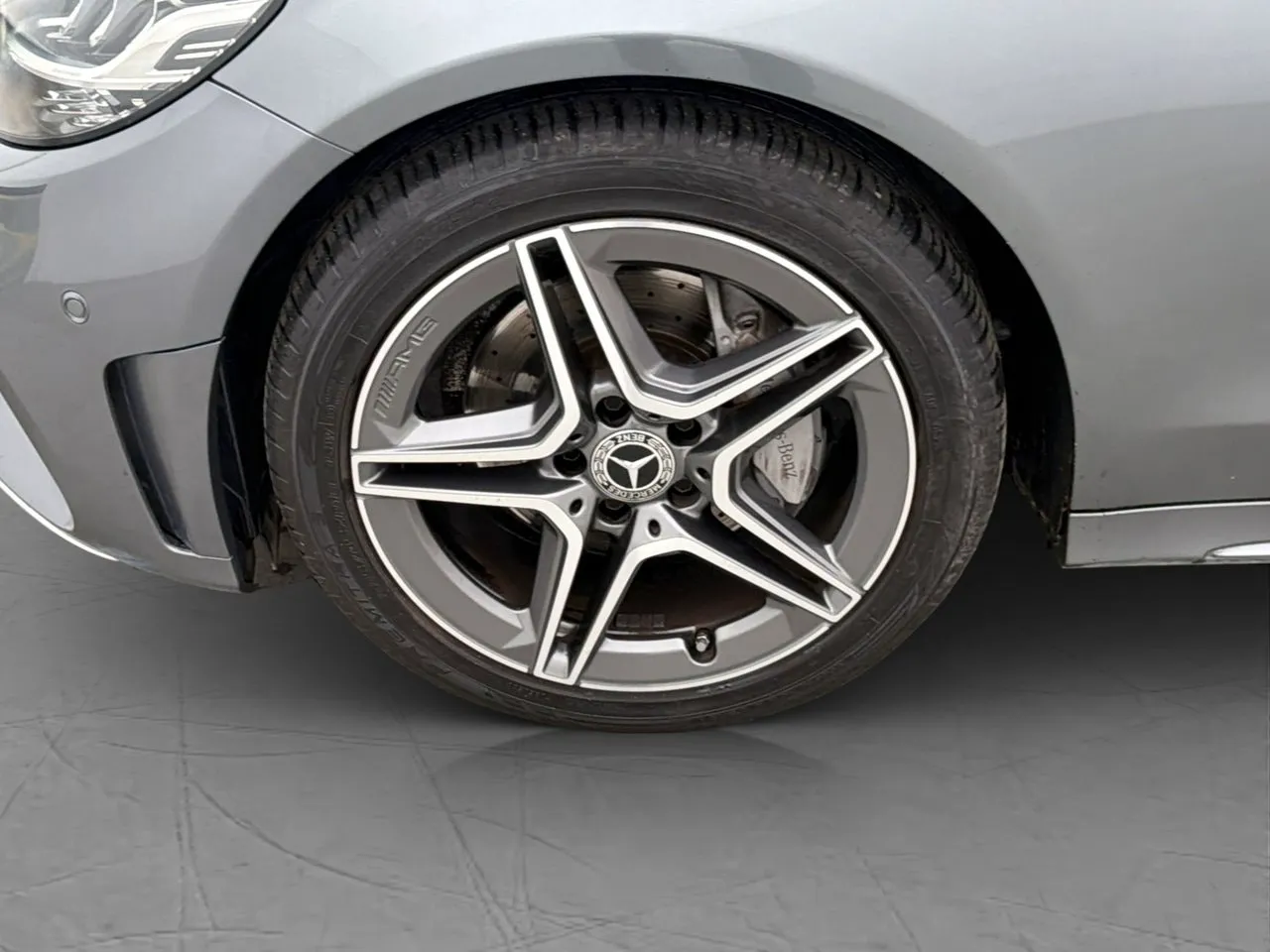 Vehicle image 32