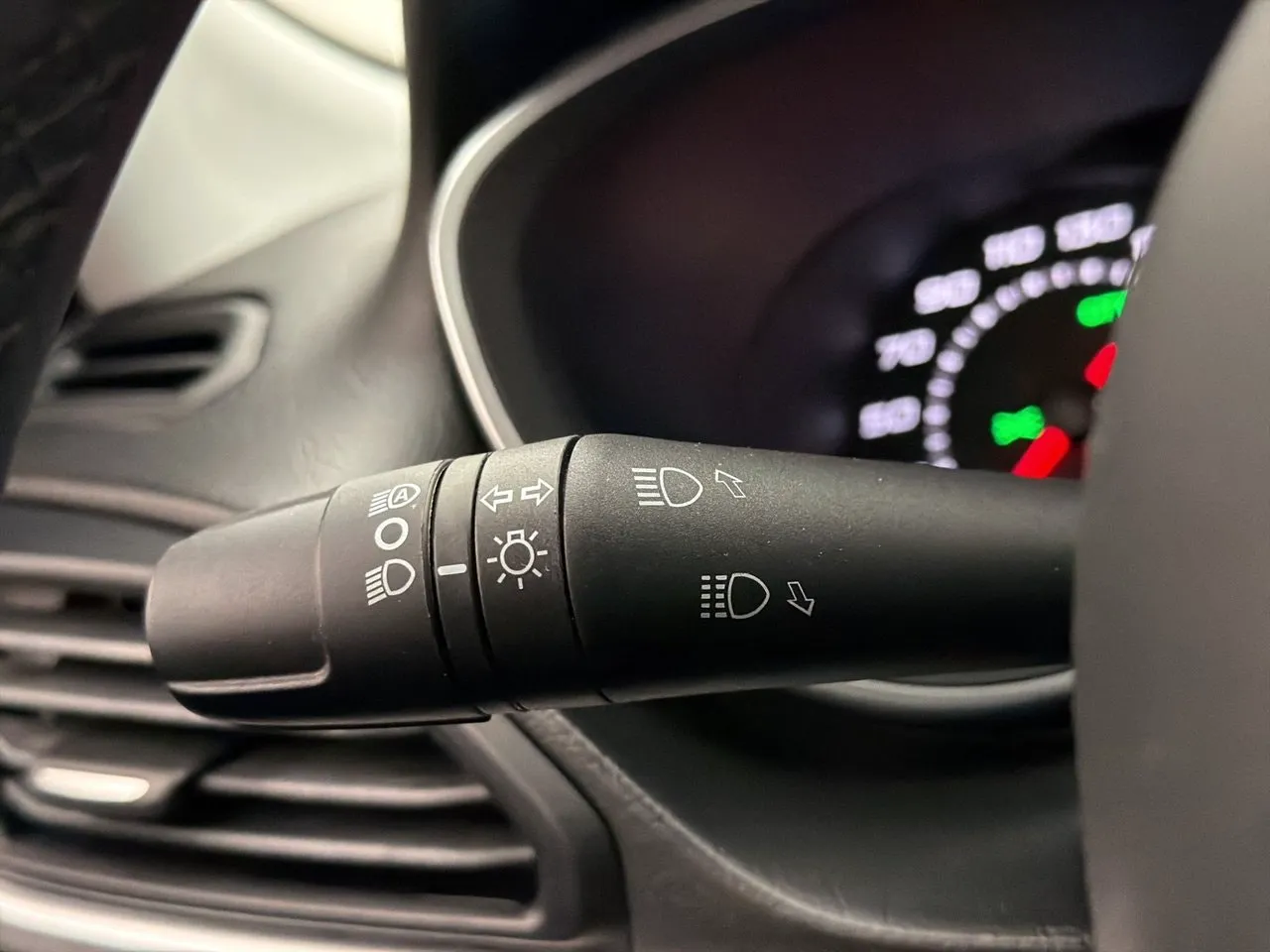 Vehicle image 28