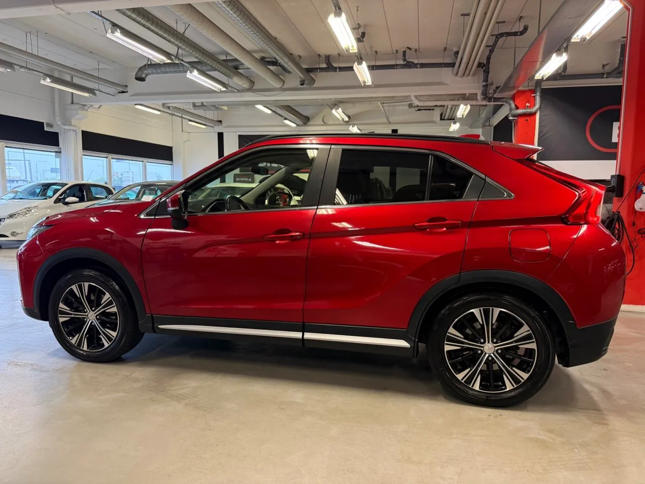 Vehicle image 10