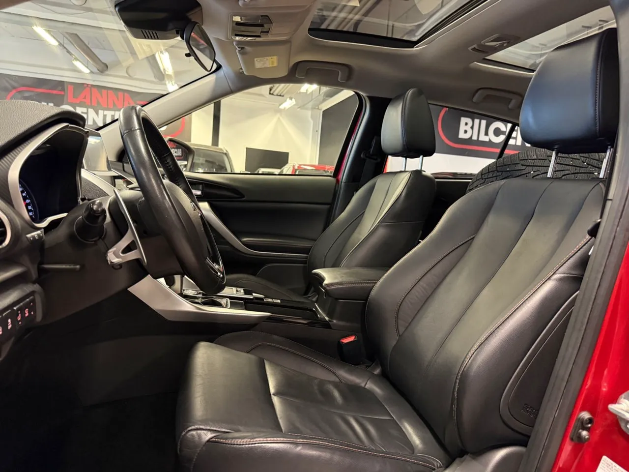 Vehicle image 16