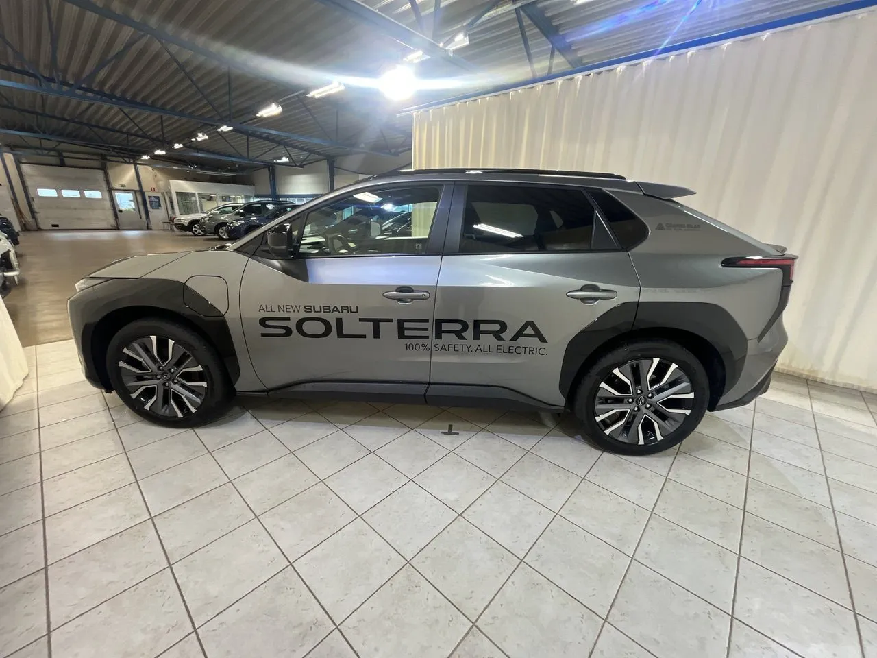 Vehicle image 7
