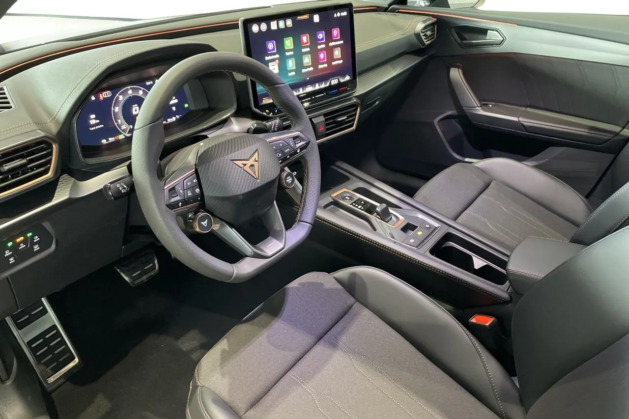 Vehicle image 15