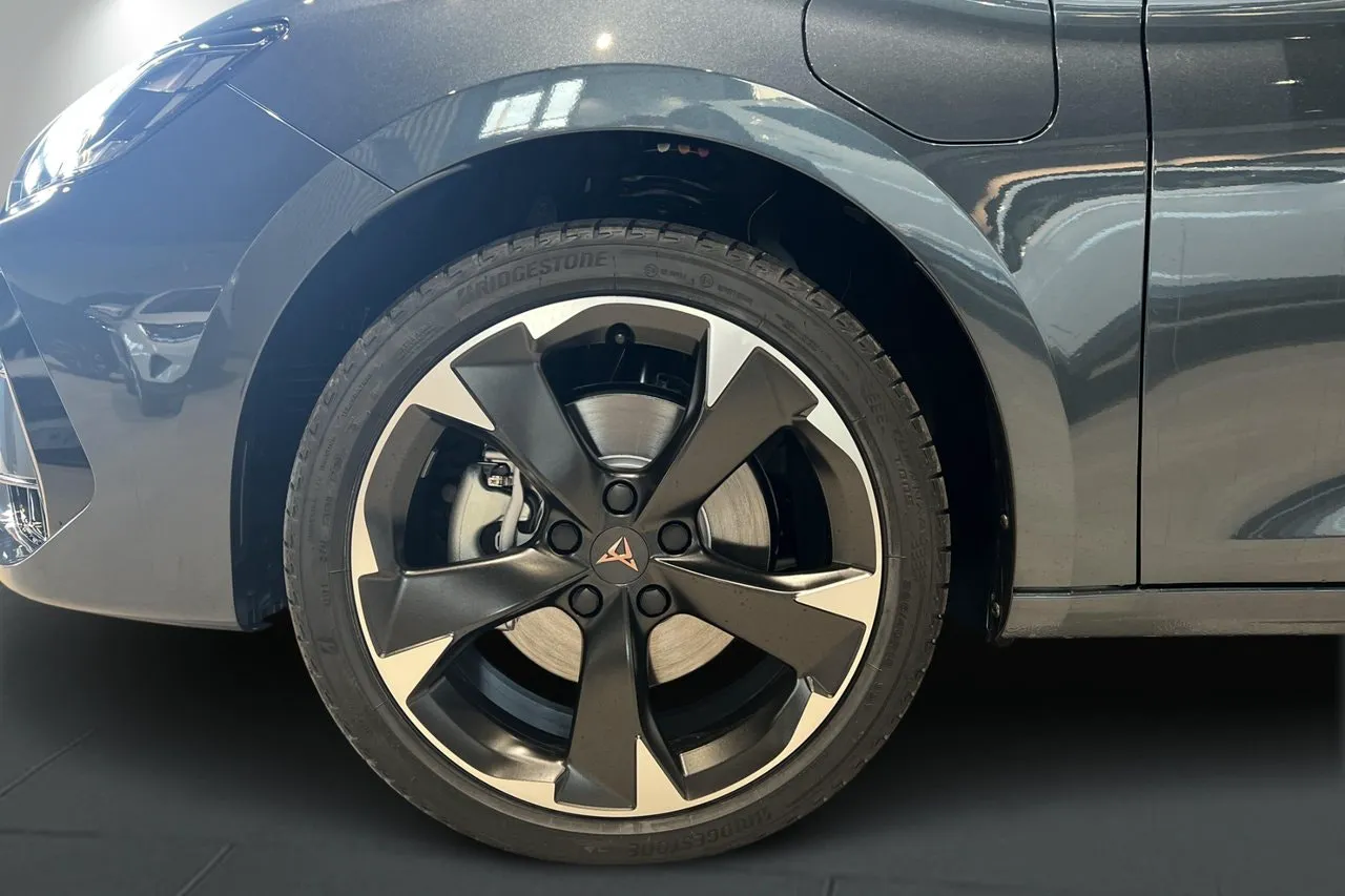 Vehicle image 18