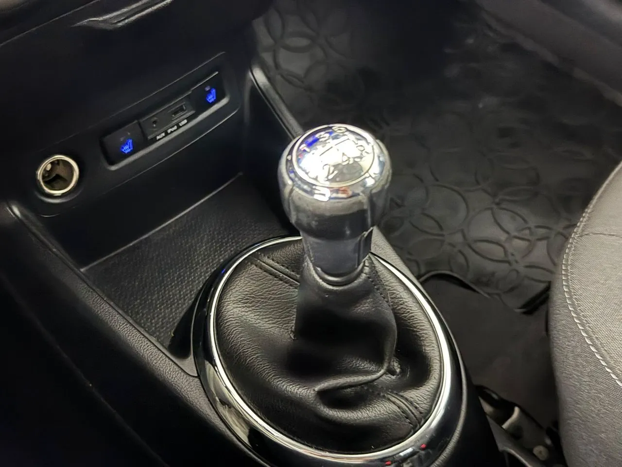 Vehicle image 14