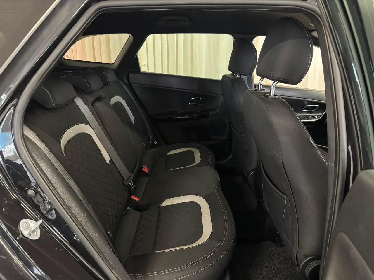 Vehicle image 23