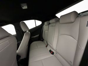 Lexus UX bild 25