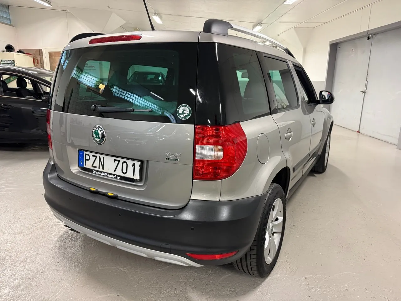 Vehicle image 3