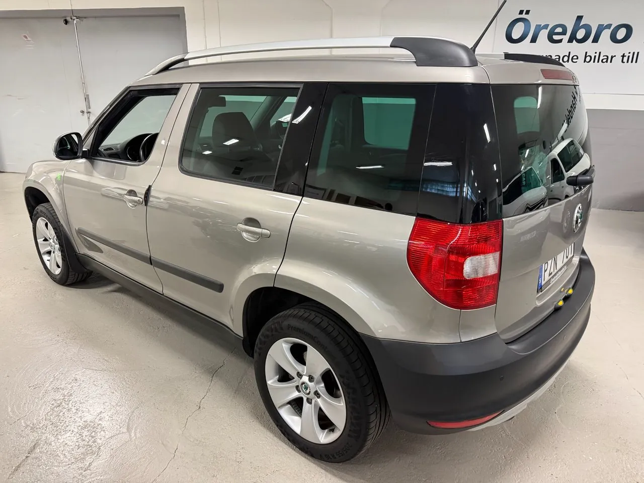 Vehicle image 4
