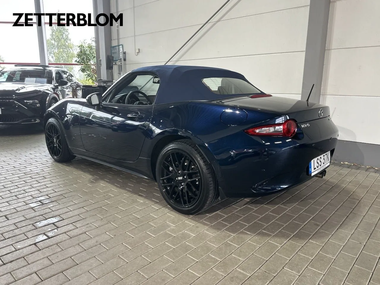 Vehicle image 10
