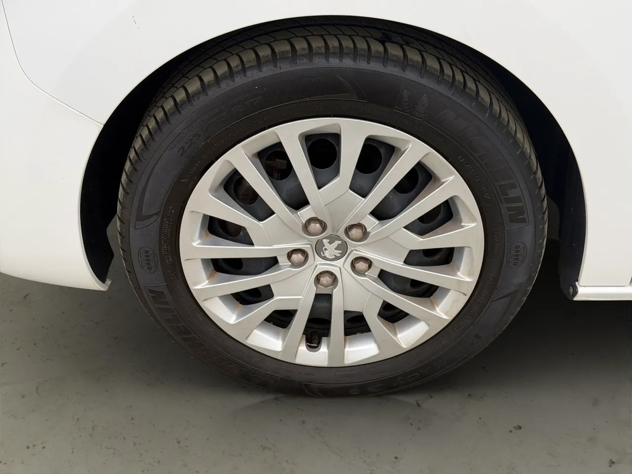 Vehicle image 25