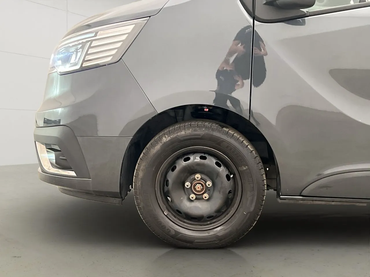Vehicle image 26