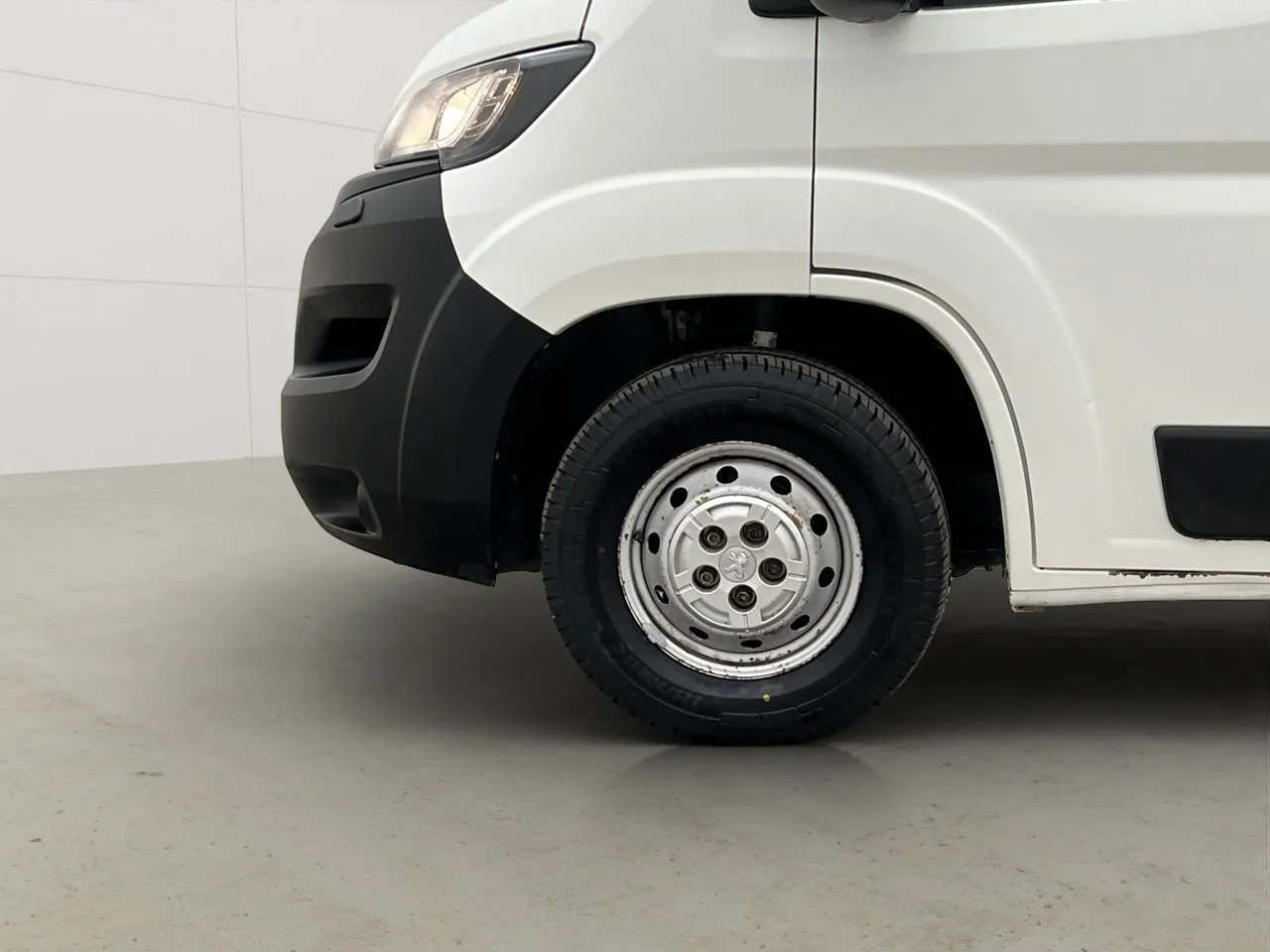 Vehicle image 26