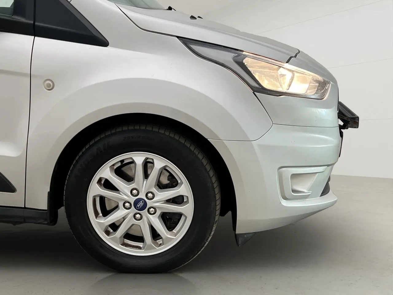 Vehicle image 30