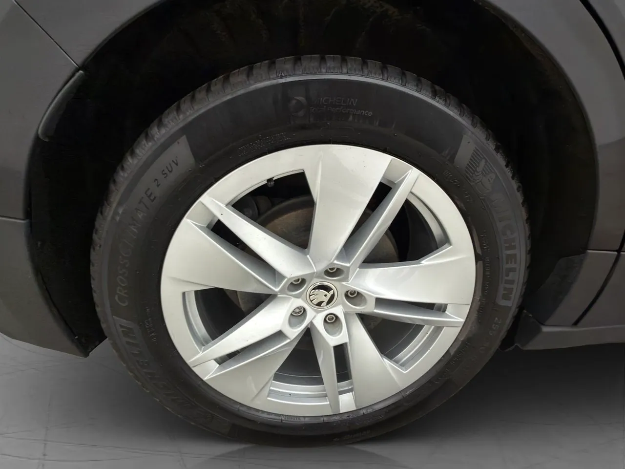 Vehicle image 32