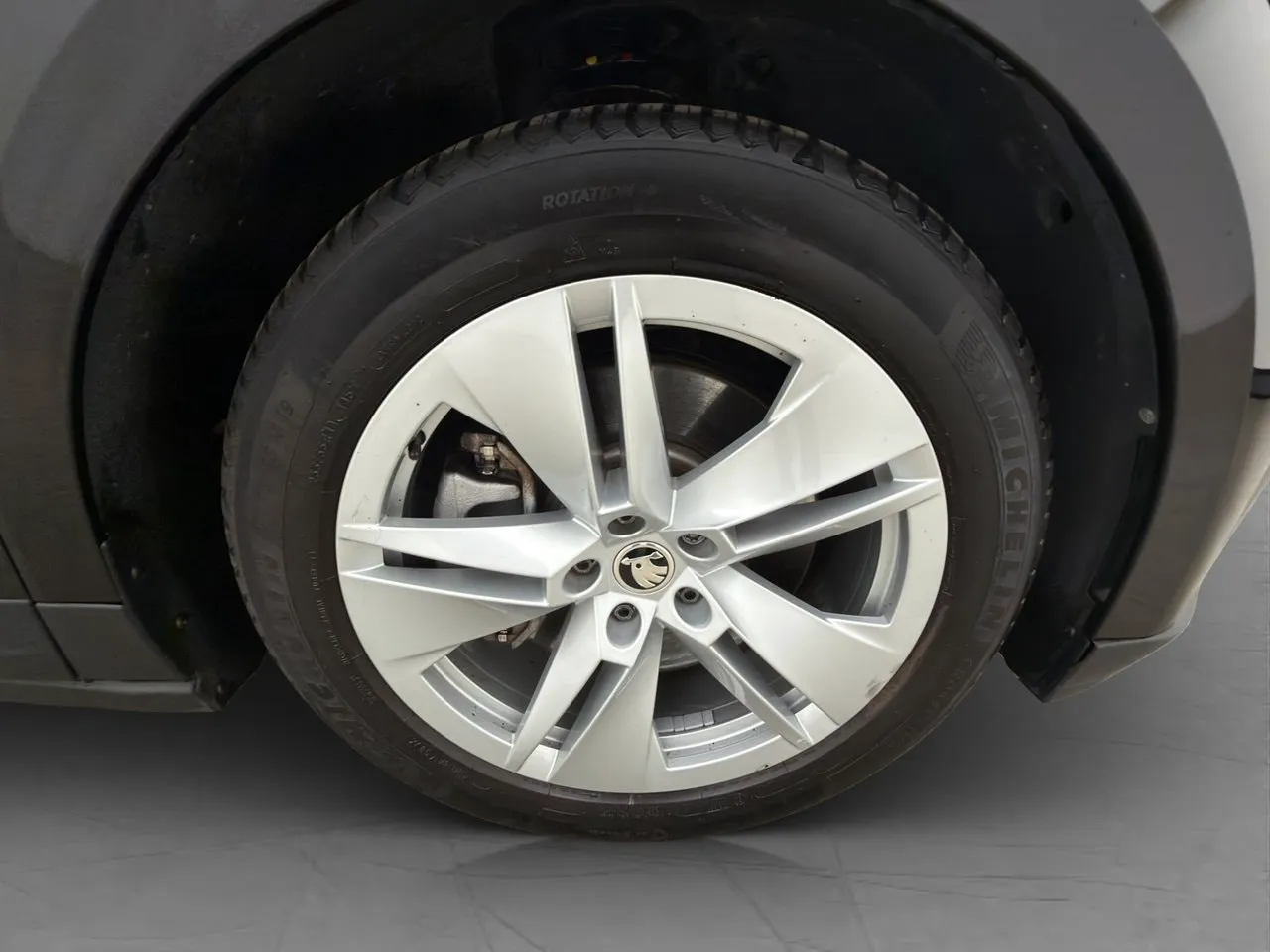 Vehicle image 33