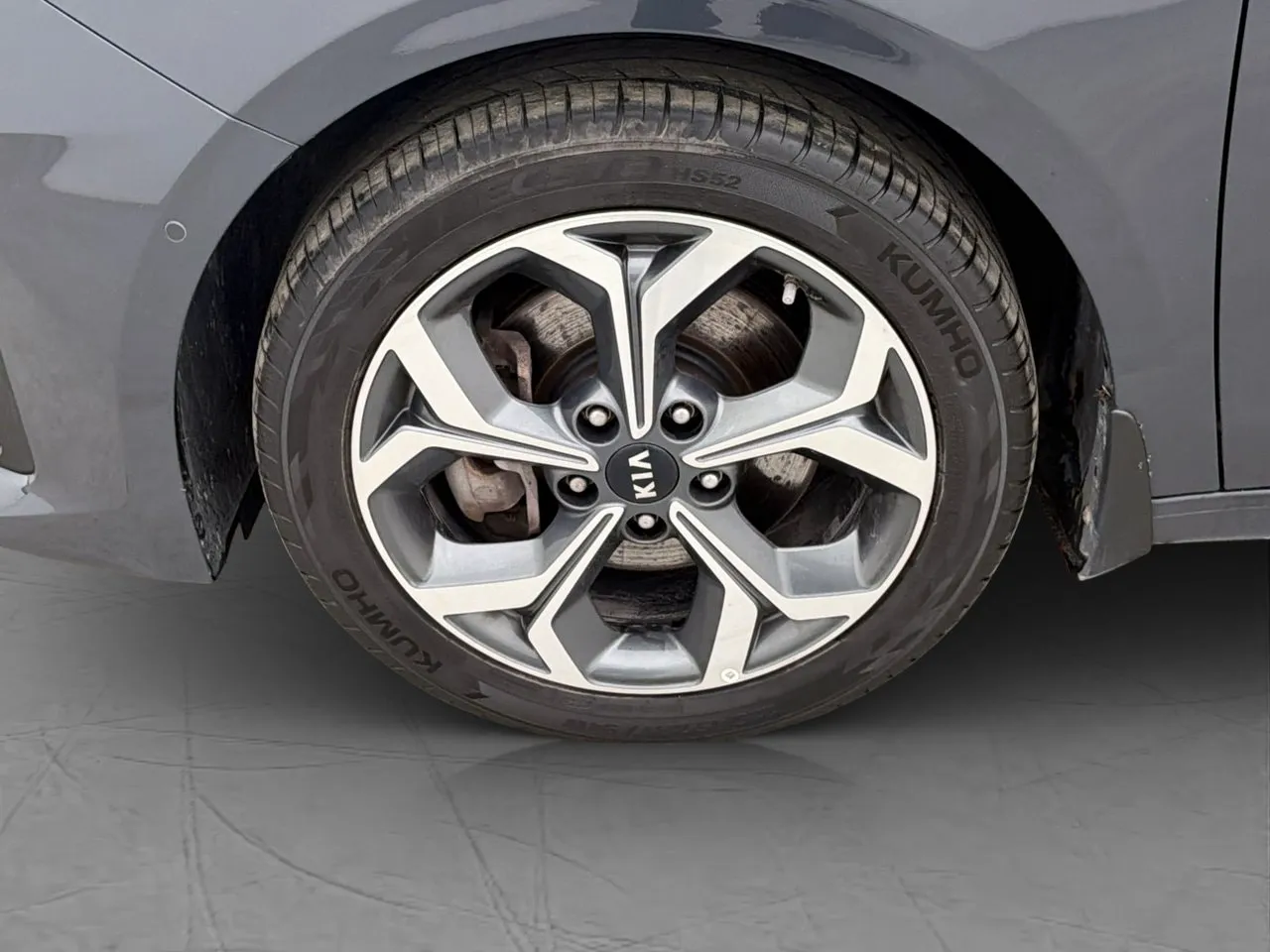 Vehicle image 32