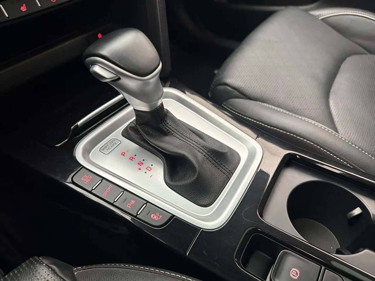 Vehicle image 25