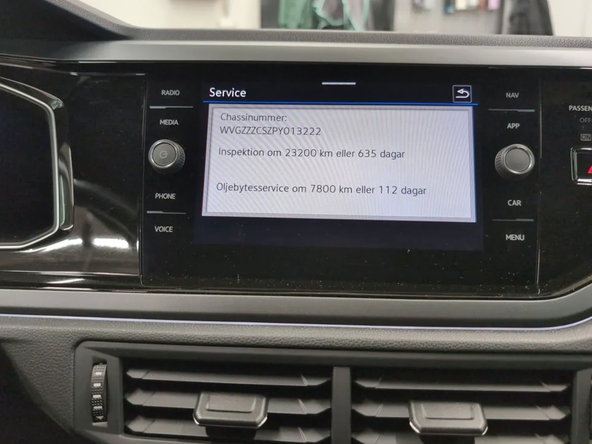 Vehicle image 20