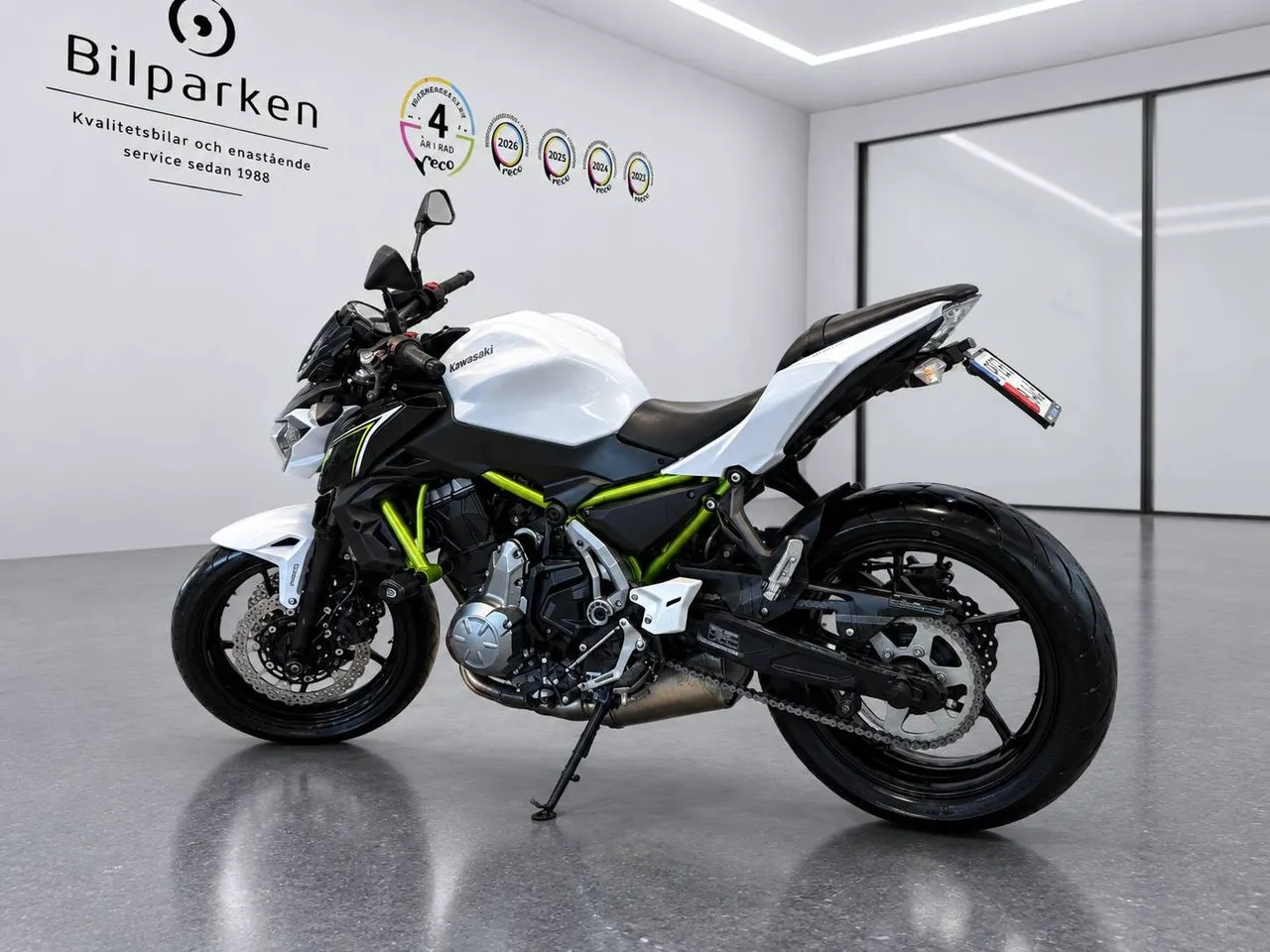 Vehicle image 4