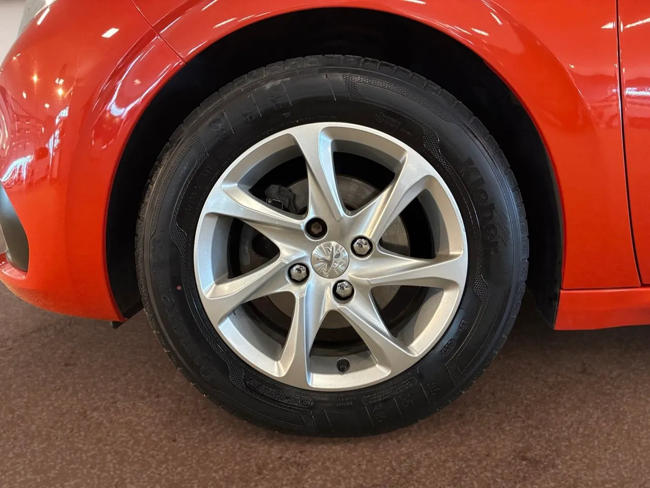 Vehicle image 8