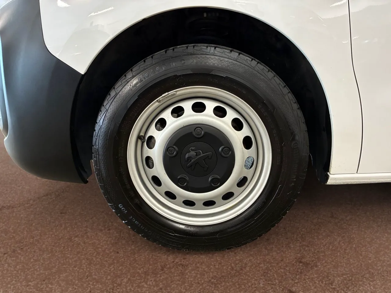 Vehicle image 8