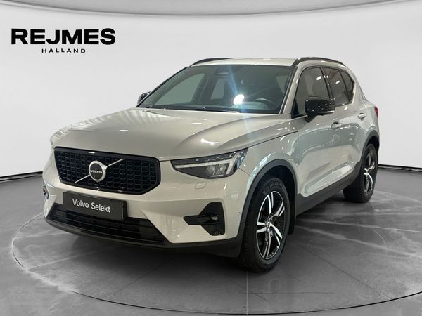 Volvo XC40 B3 FWD Bensin Plus Dark - 2025