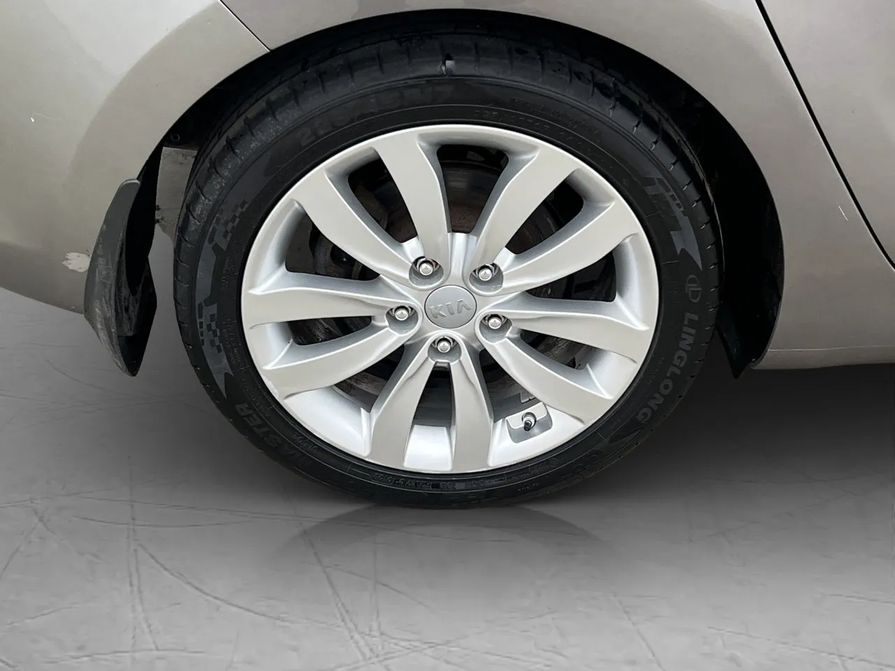 Vehicle image 25