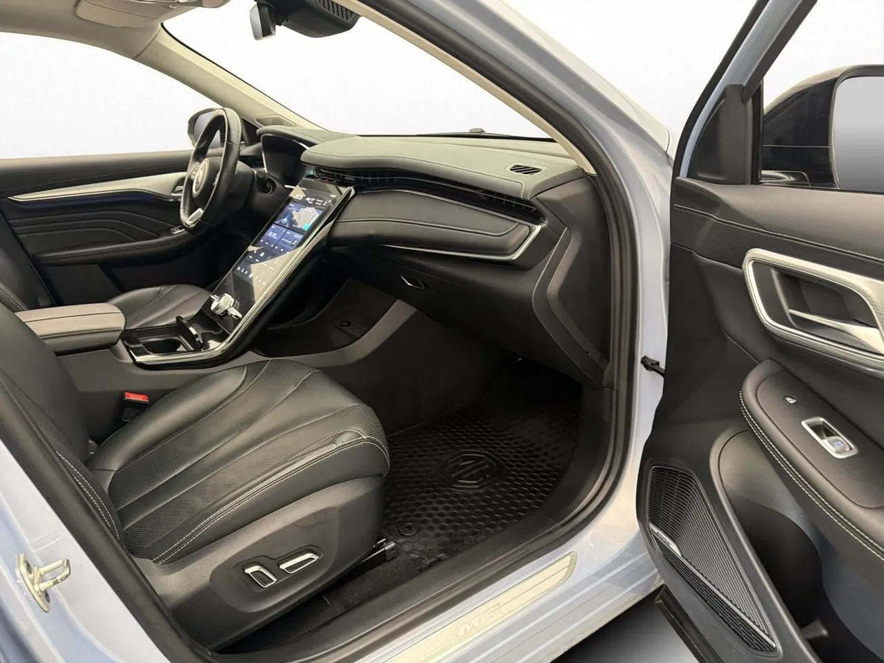 Vehicle image 32
