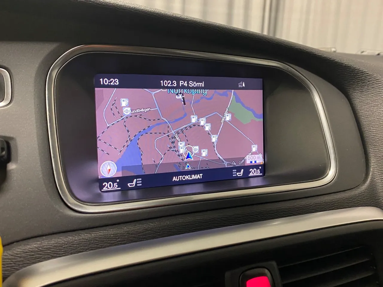 Vehicle image 10