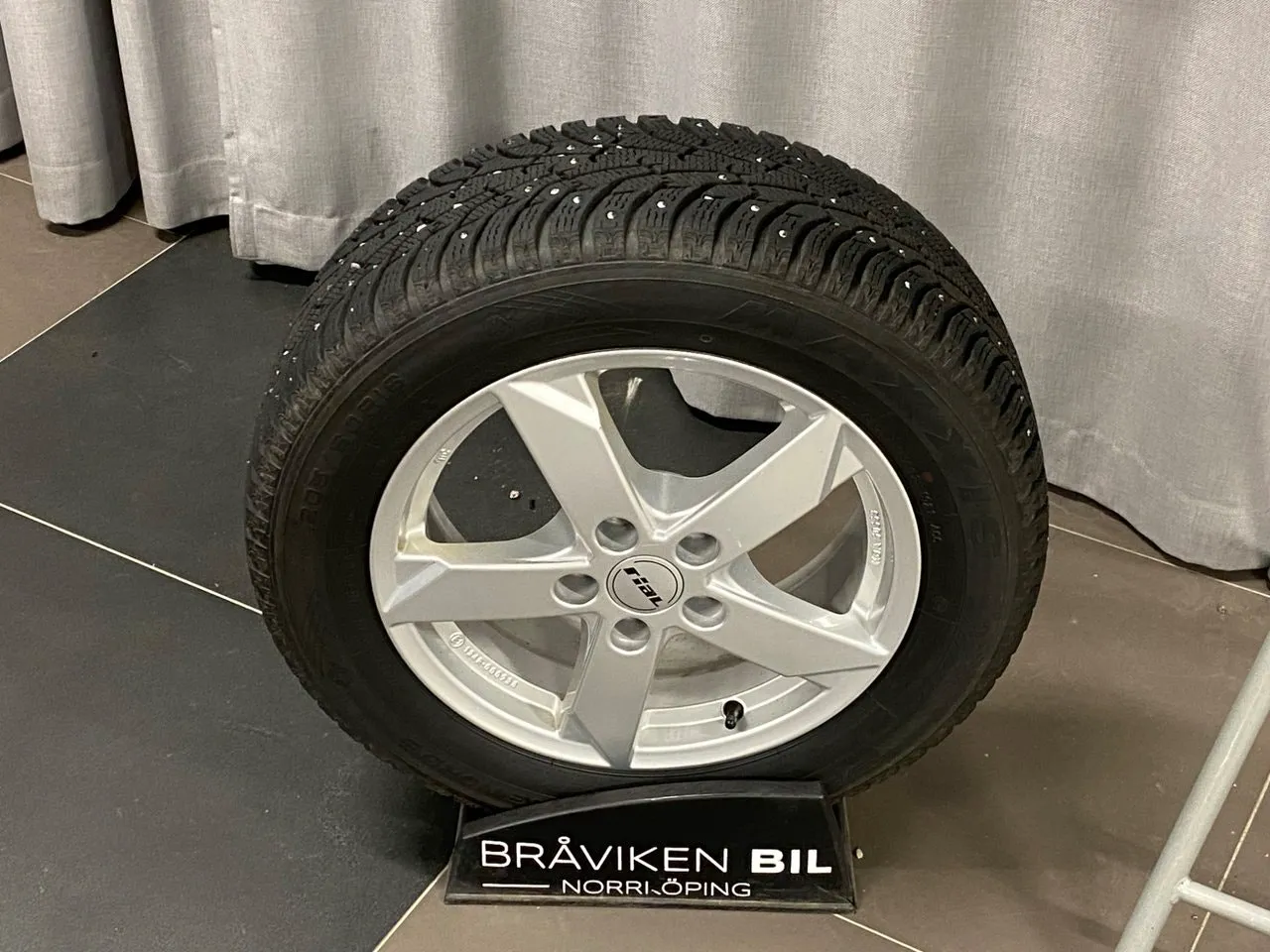 Vehicle image 18