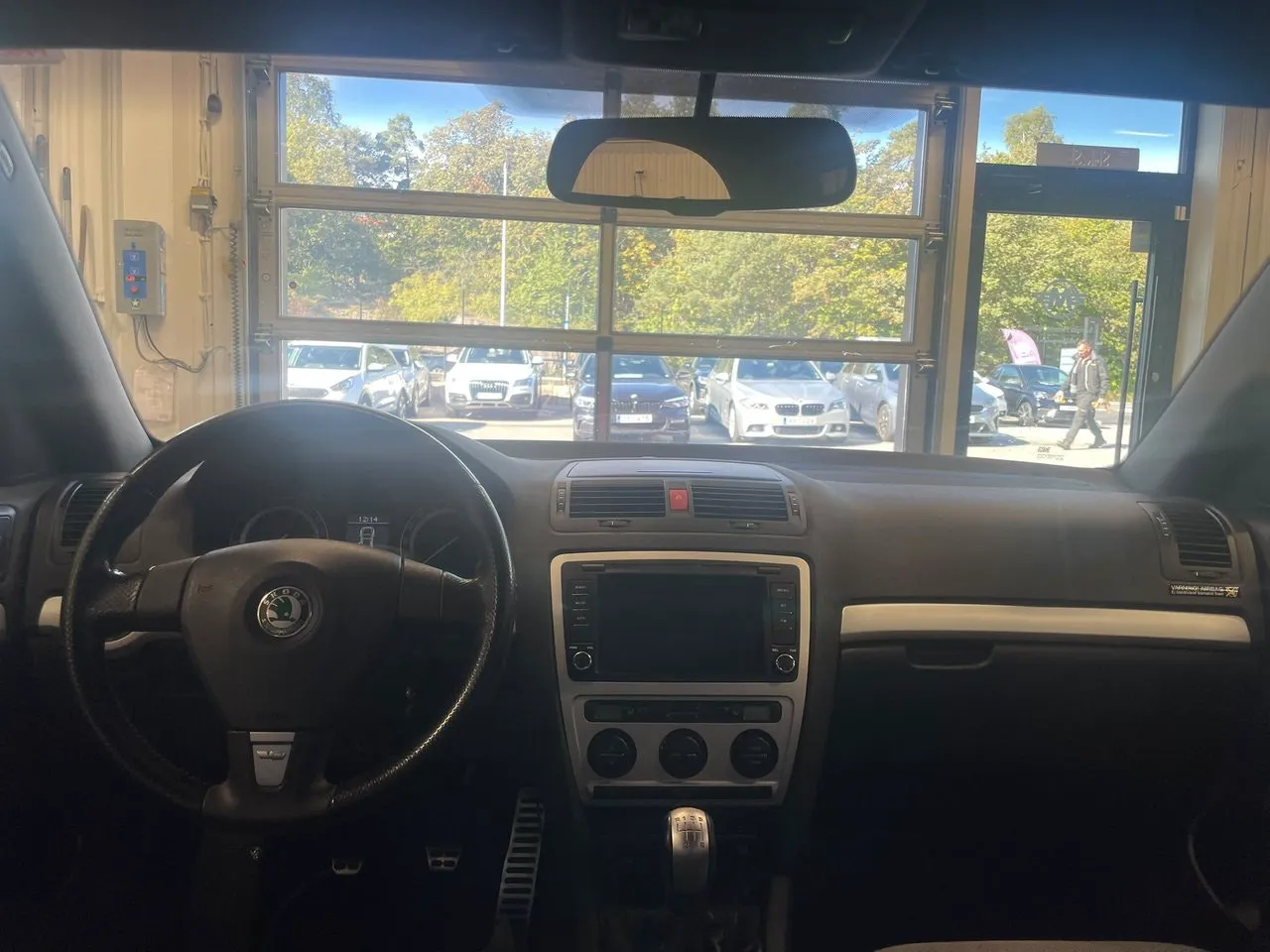 Vehicle image 17