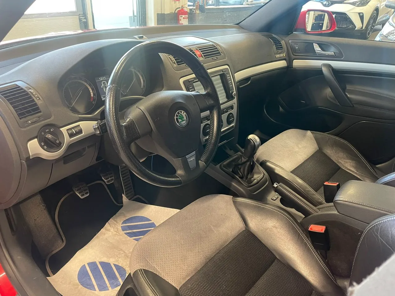 Vehicle image 13