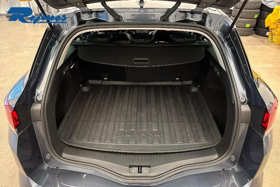 Vehicle image 16