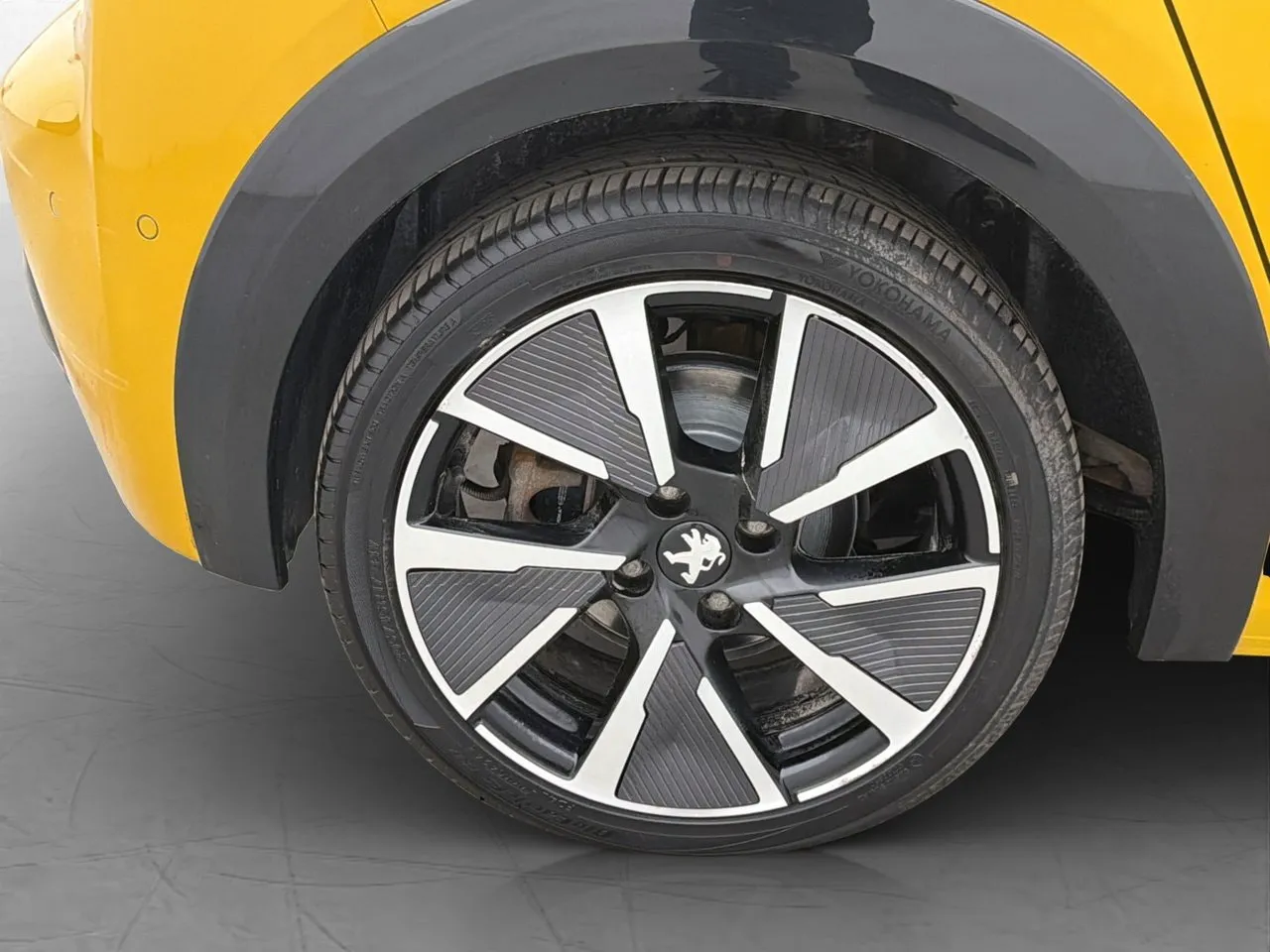 Vehicle image 30