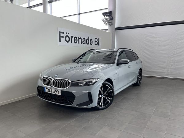 BMW 330 e xDrive Touring M Sport Drag Rattvärme Park Assist - 2025