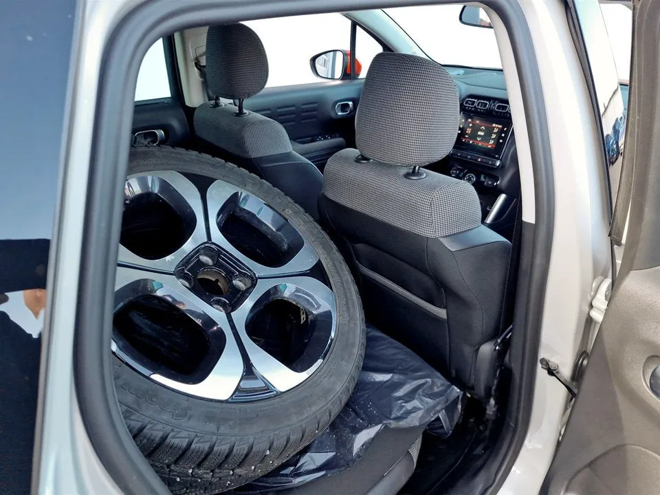 Vehicle image 14