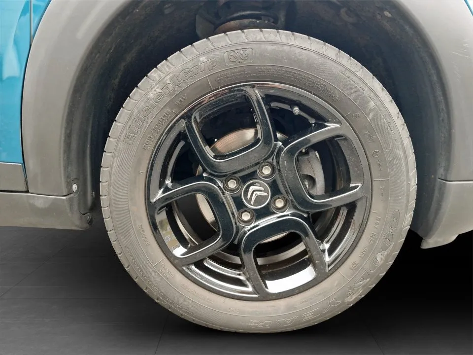 Vehicle image 14