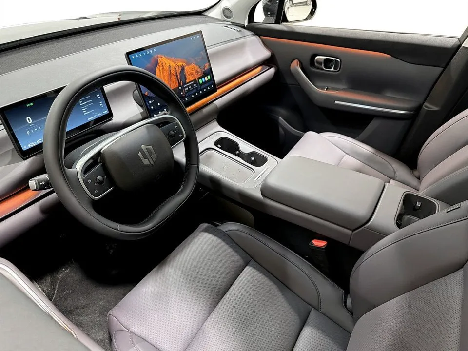Vehicle image 9