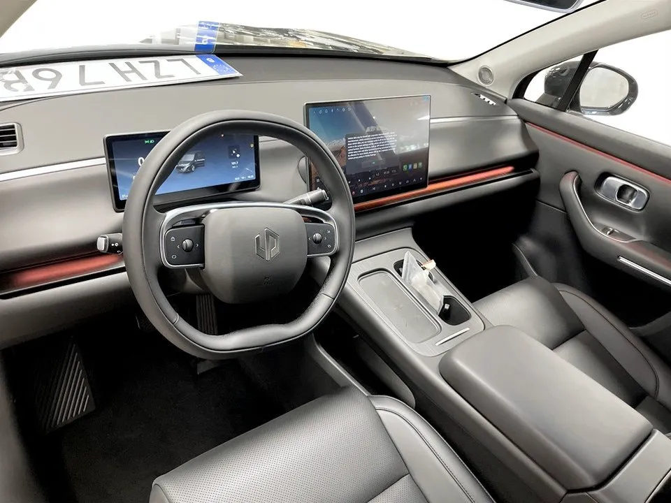 Vehicle image 5
