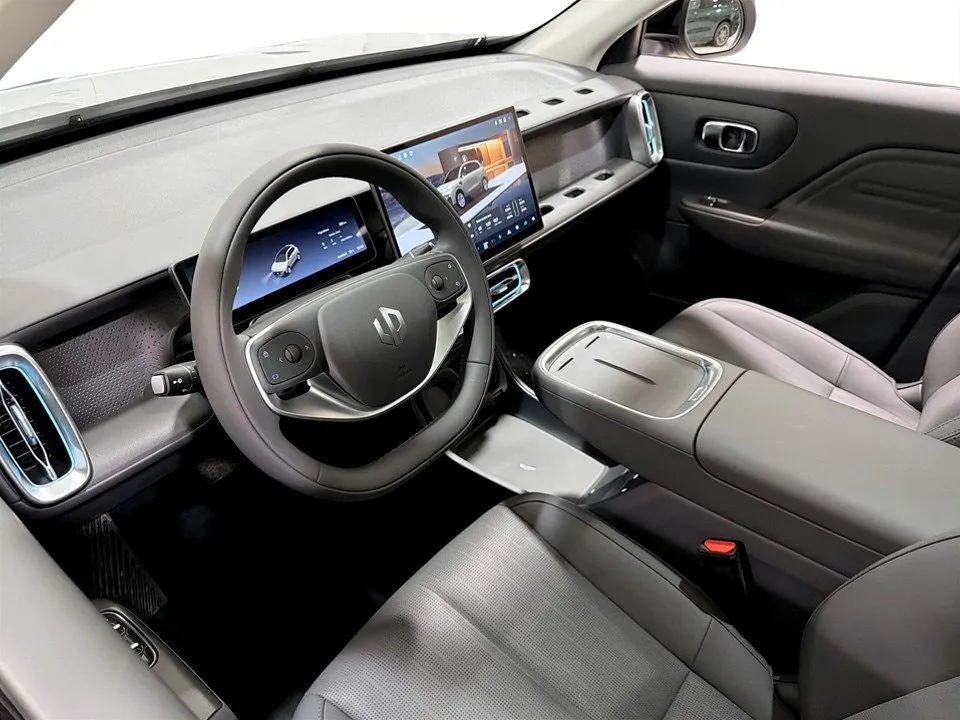 Vehicle image 8