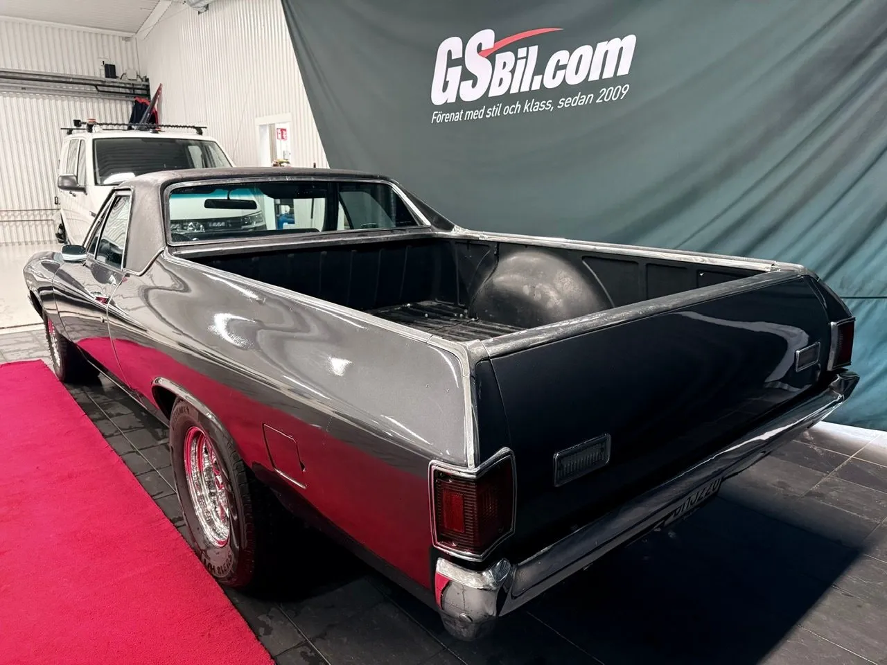 Vehicle image 9