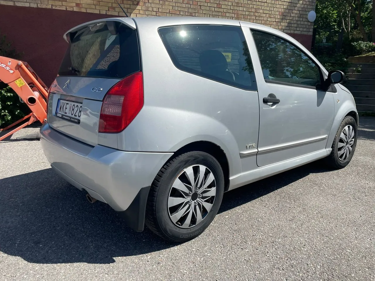 Vehicle image 3