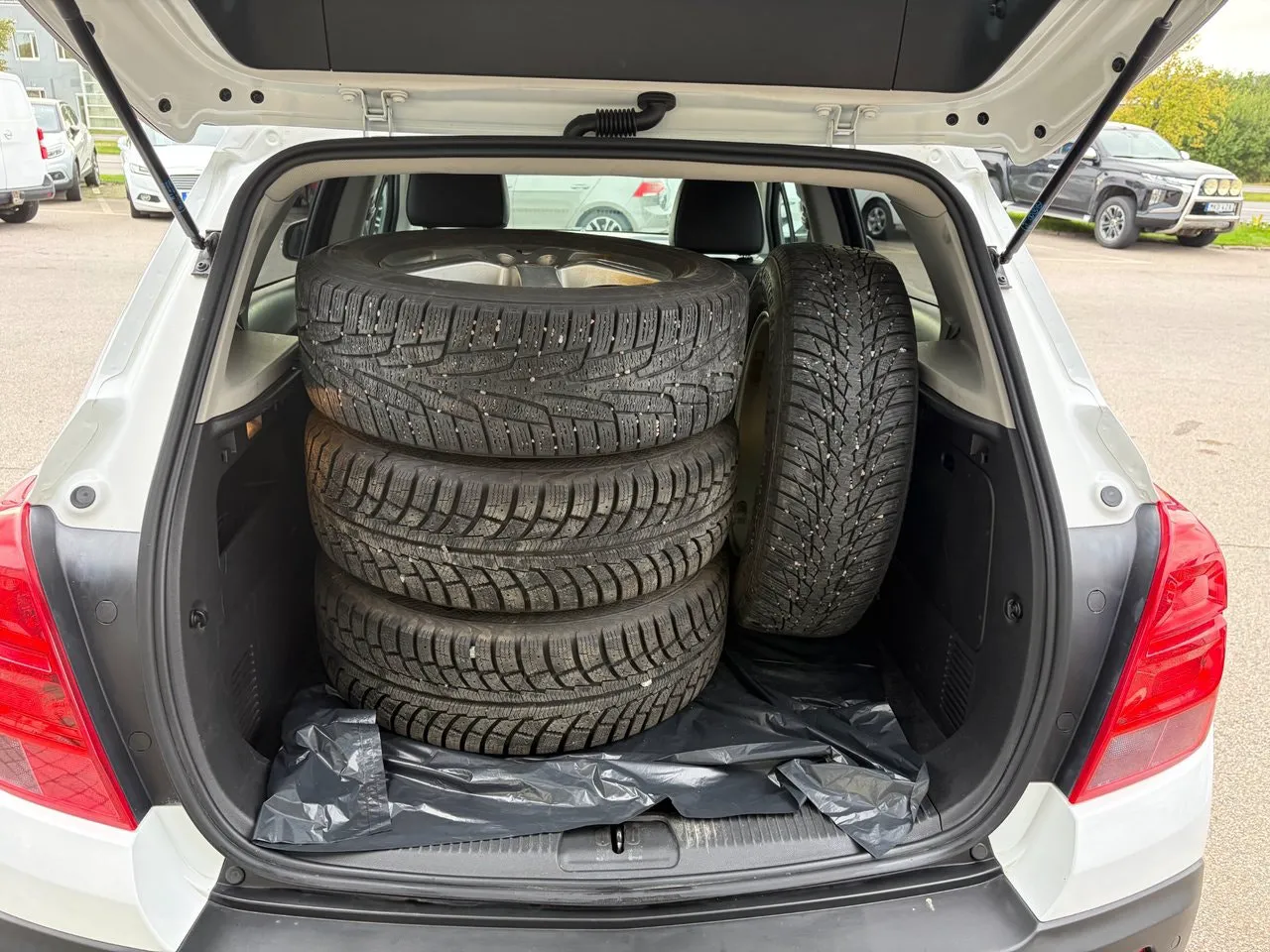 Vehicle image 14