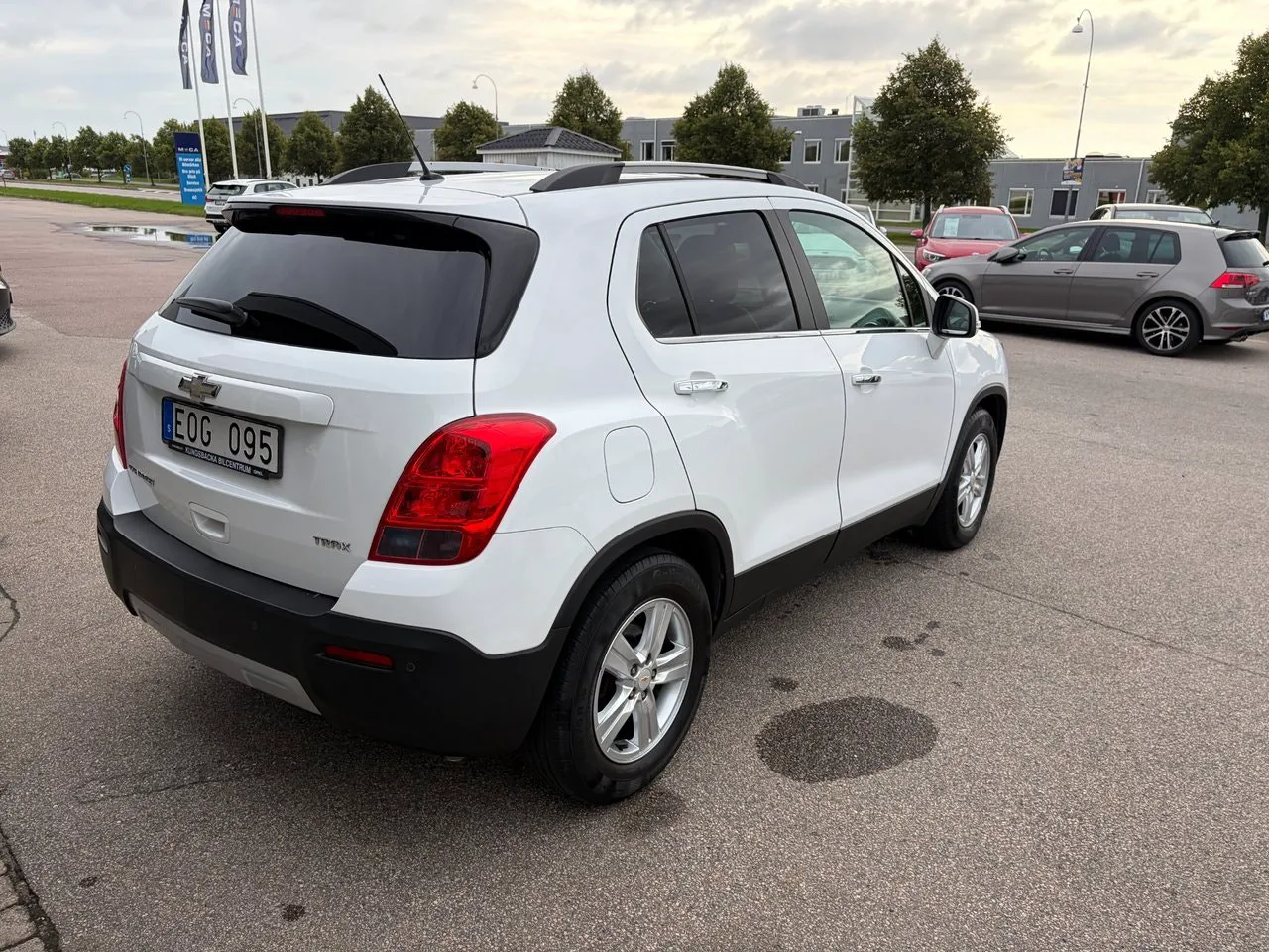 Vehicle image 4