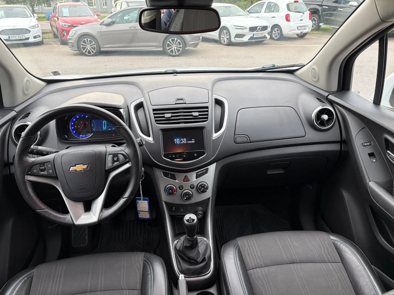 Vehicle image 6