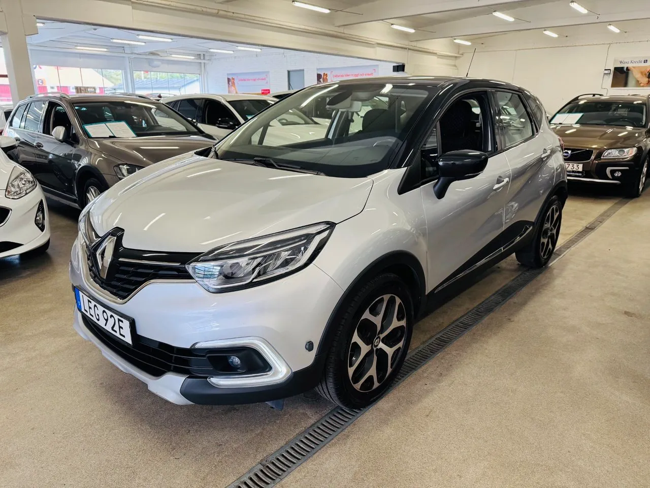Vehicle image 11